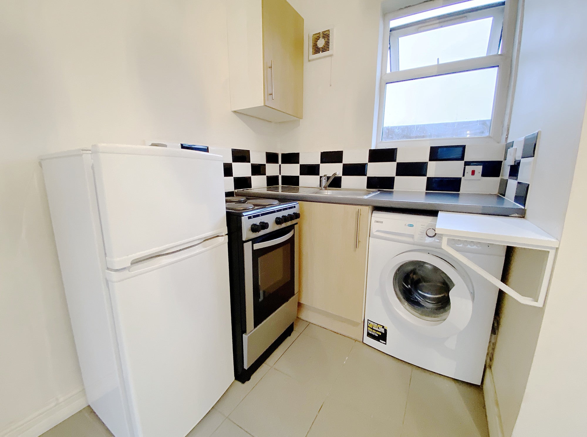Flat Tennyson Road in London