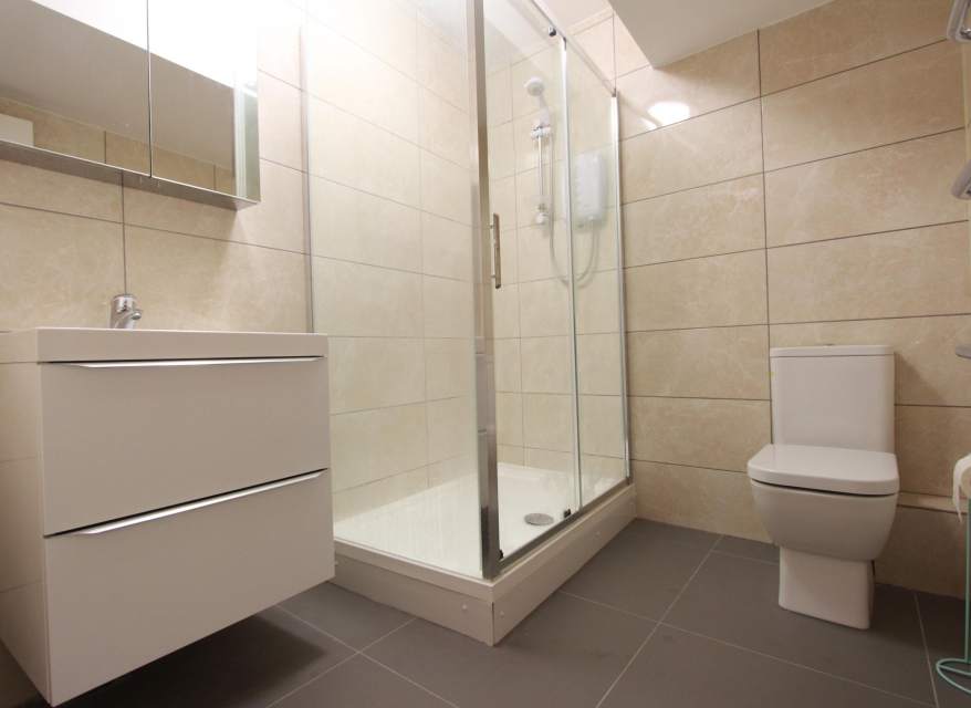 Room High Road in Greater London