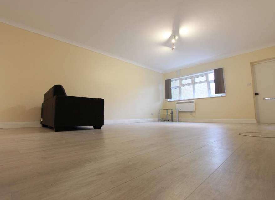 Room High Road in Greater London