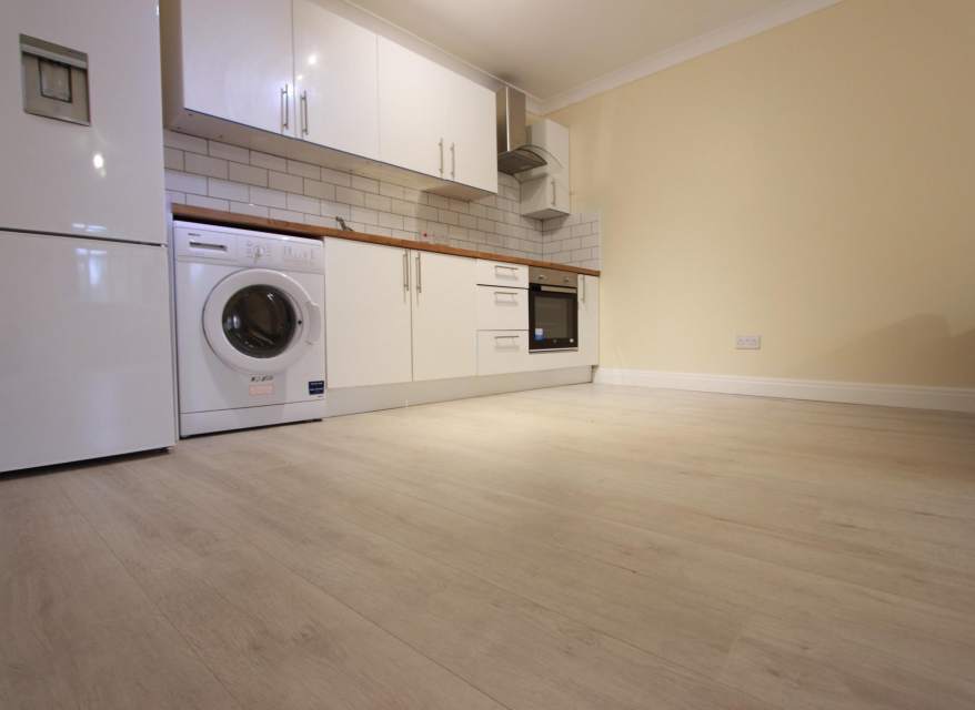 Room High Road in Greater London