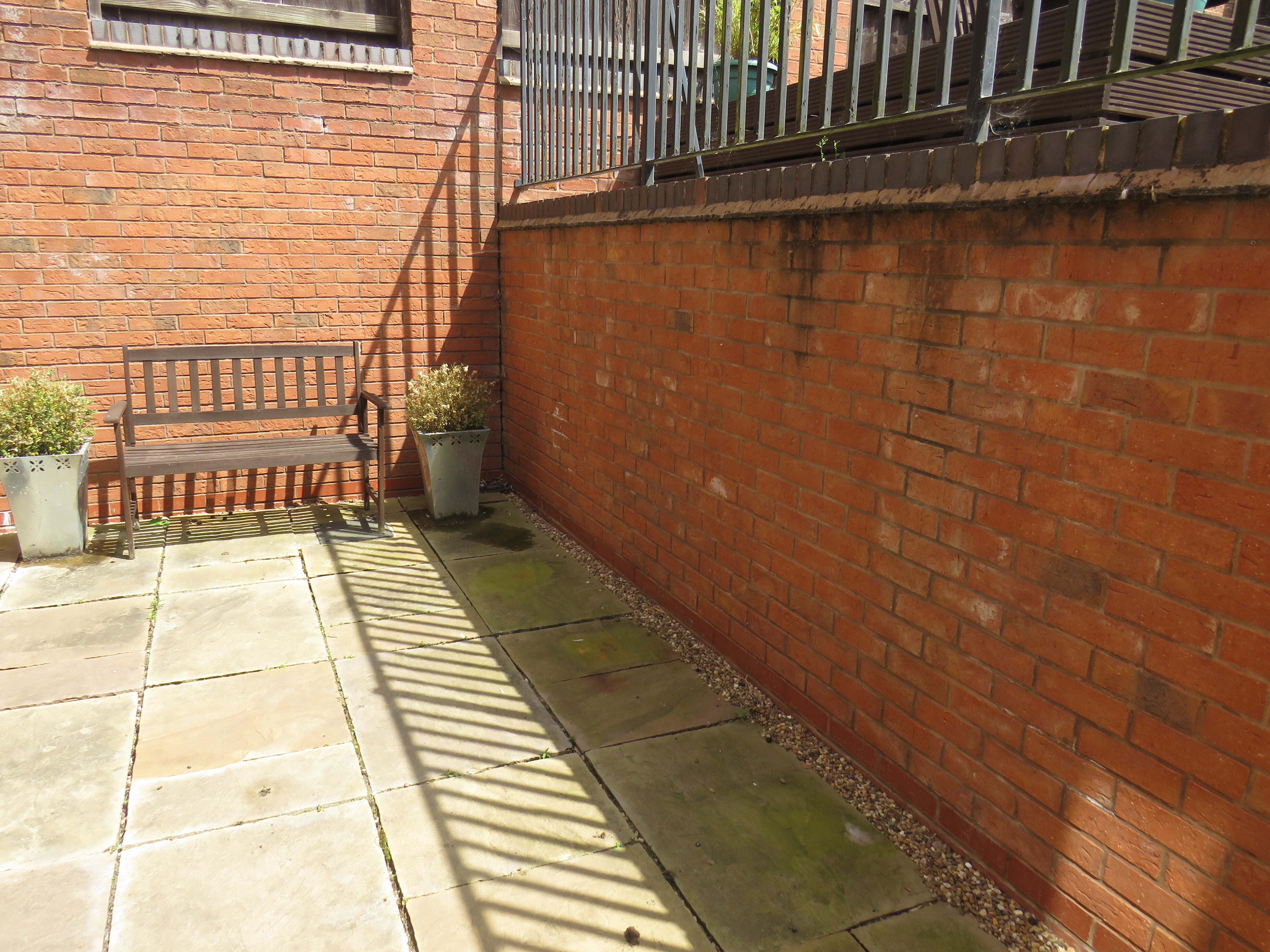 Flat Rugby Road in Royal Leamington Spa