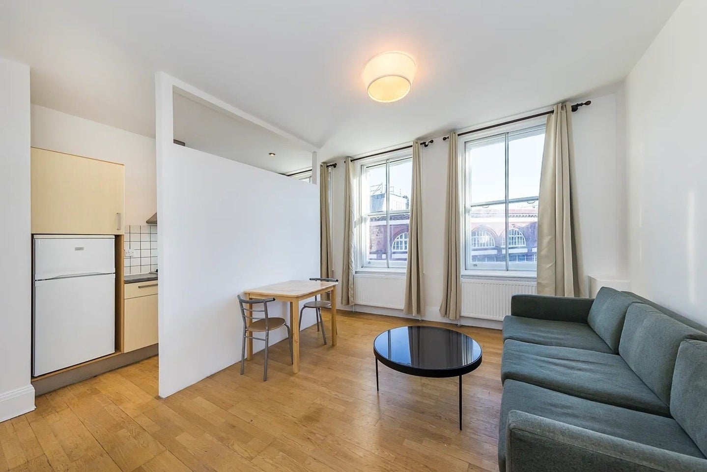 Flat Heath Street in Greater London