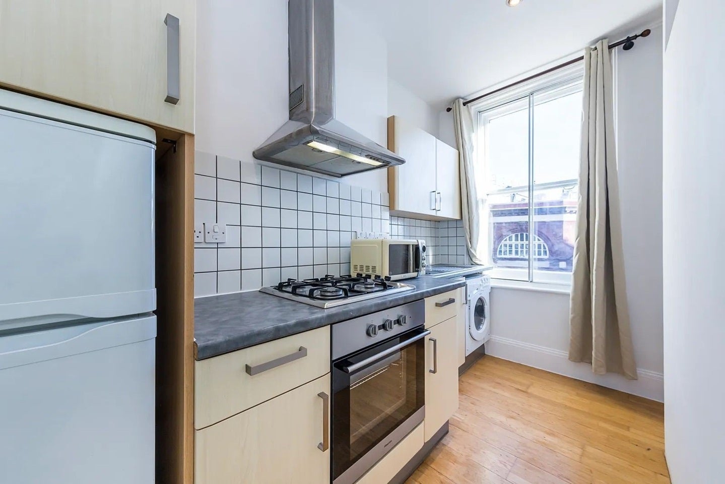 Flat Heath Street in Greater London