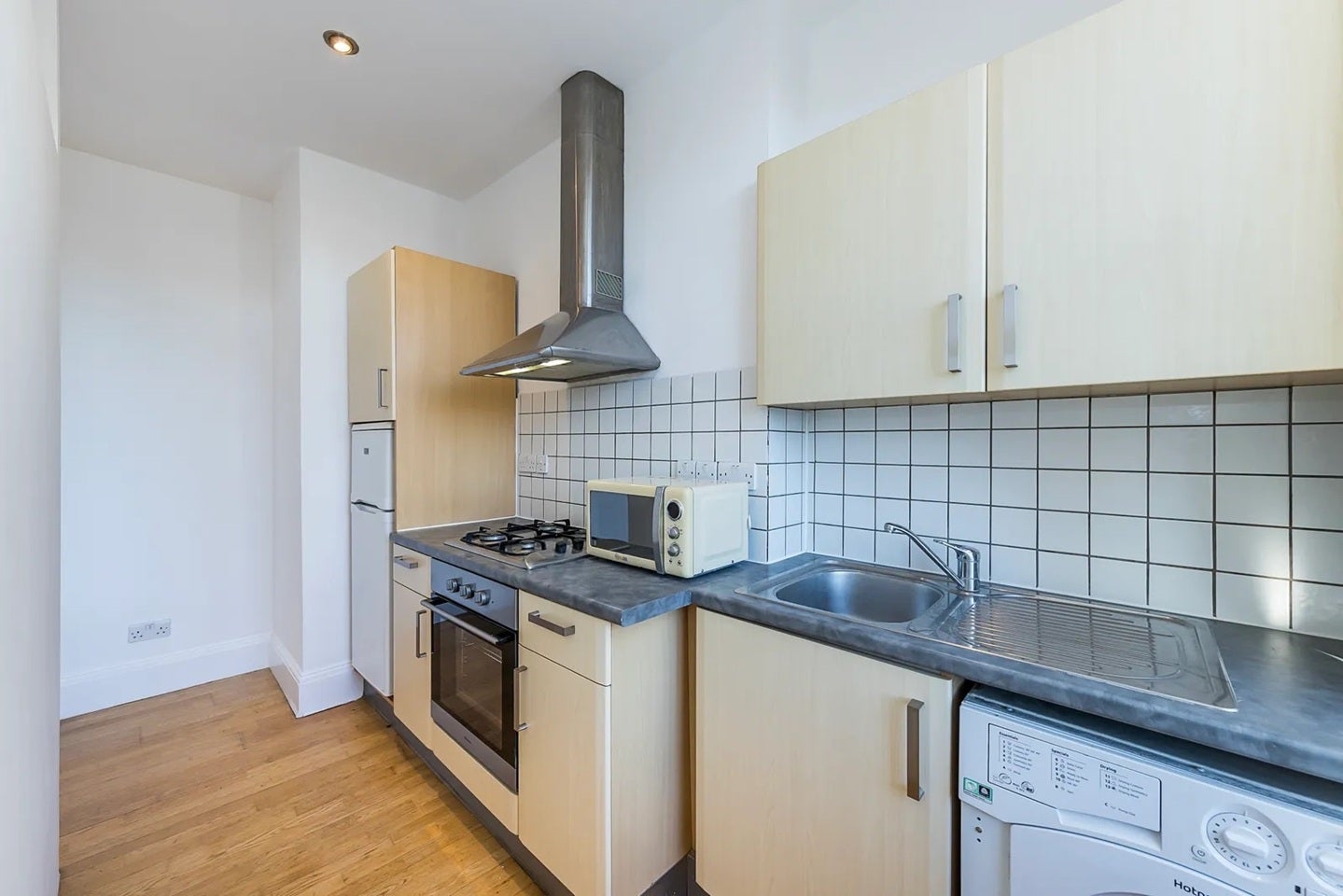 Flat Heath Street in Greater London