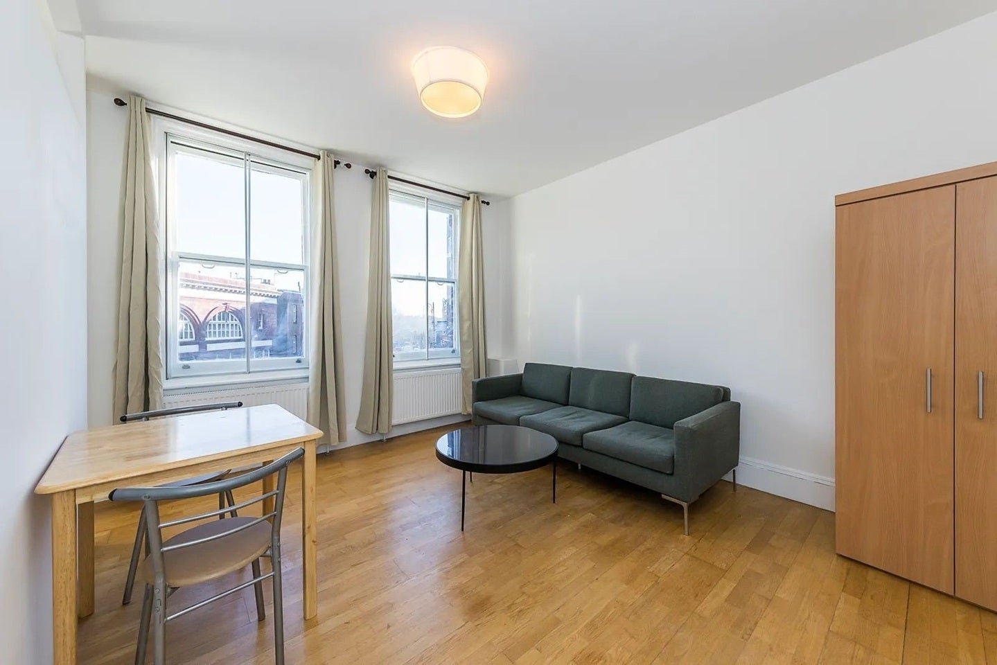 Flat Heath Street in Greater London