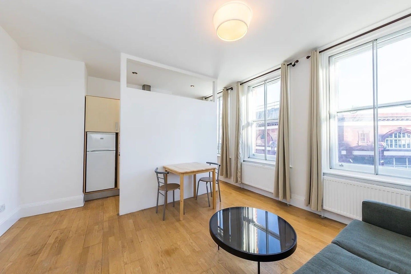 Flat Heath Street in Greater London