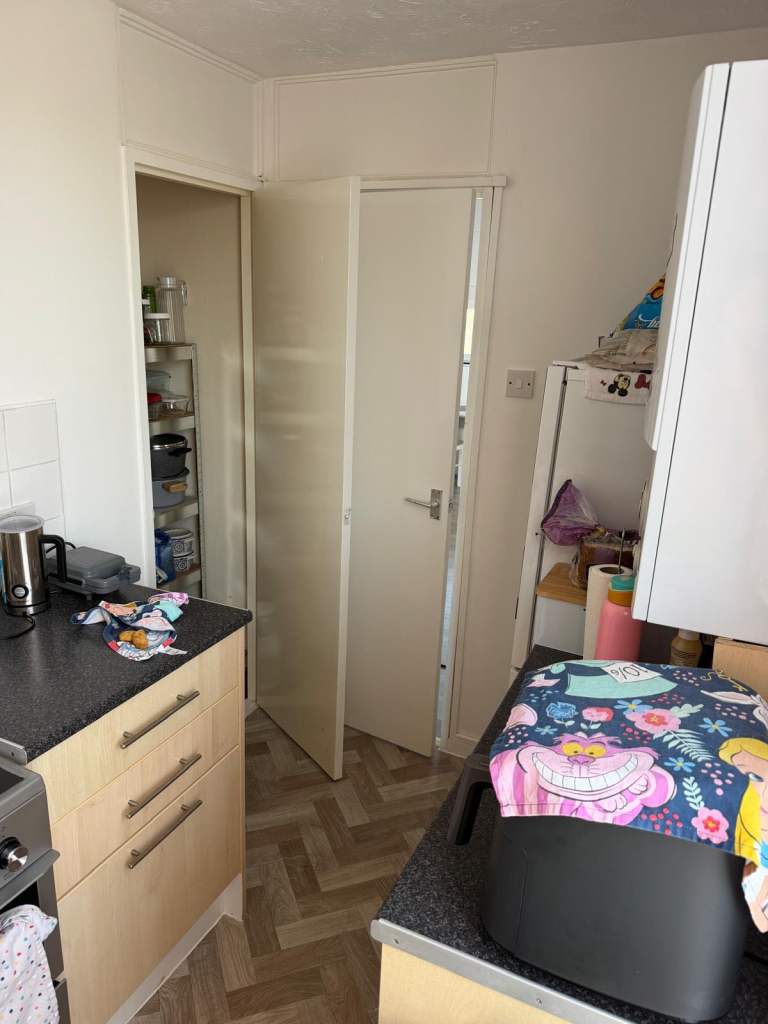 Flat Crosse Court in Basildon