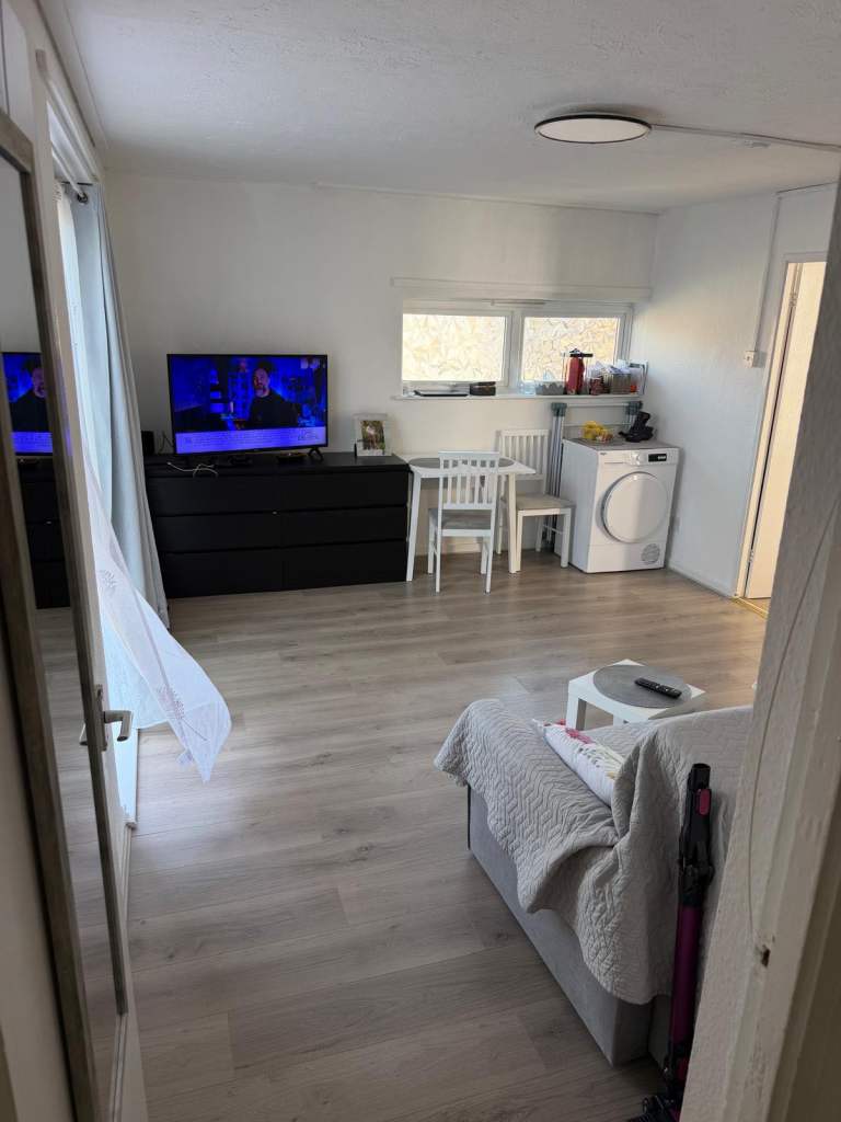 Flat Crosse Court in Basildon
