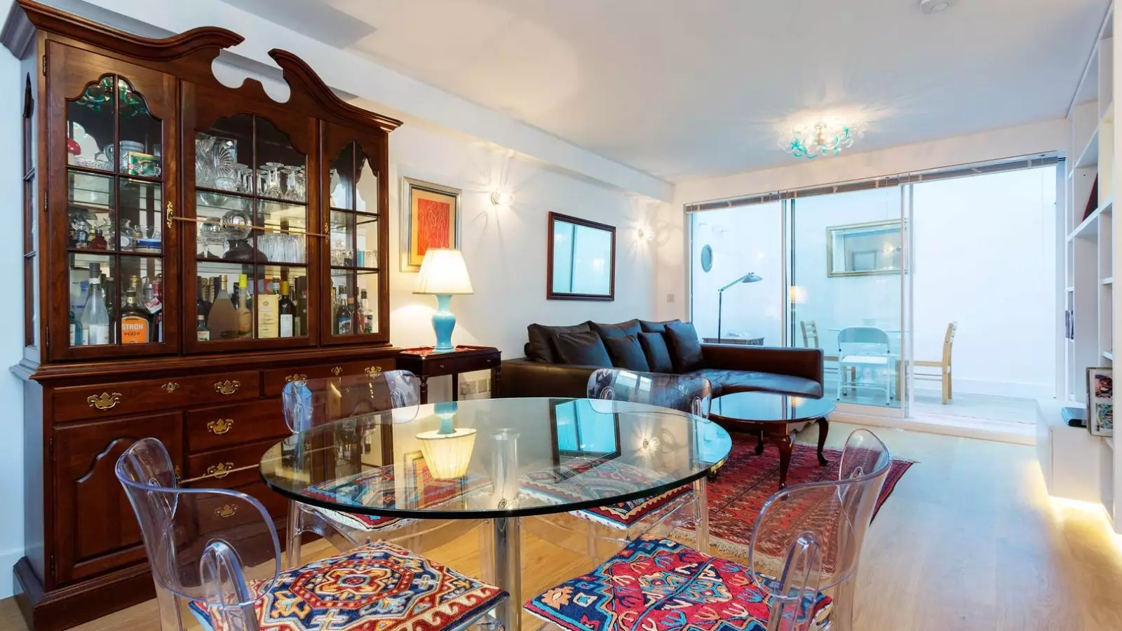 Flat Market Mews in City of Westminster