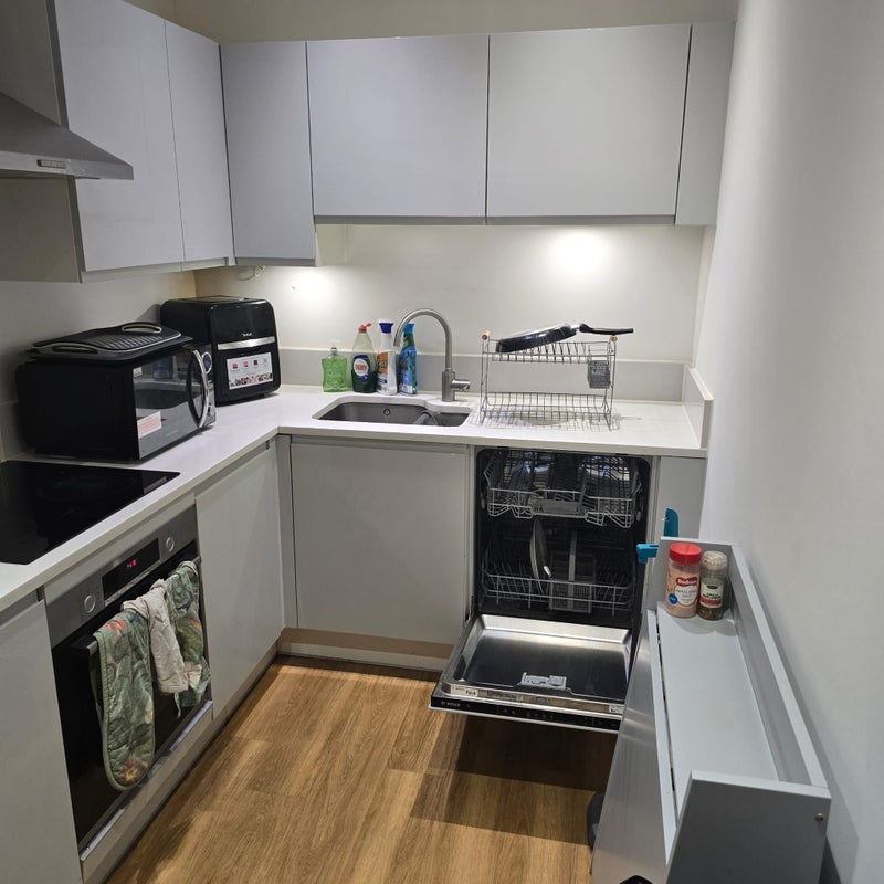 Flat Shackleton Way in Greater London