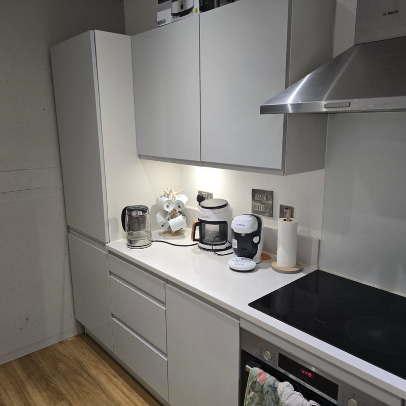 Flat Shackleton Way in Greater London