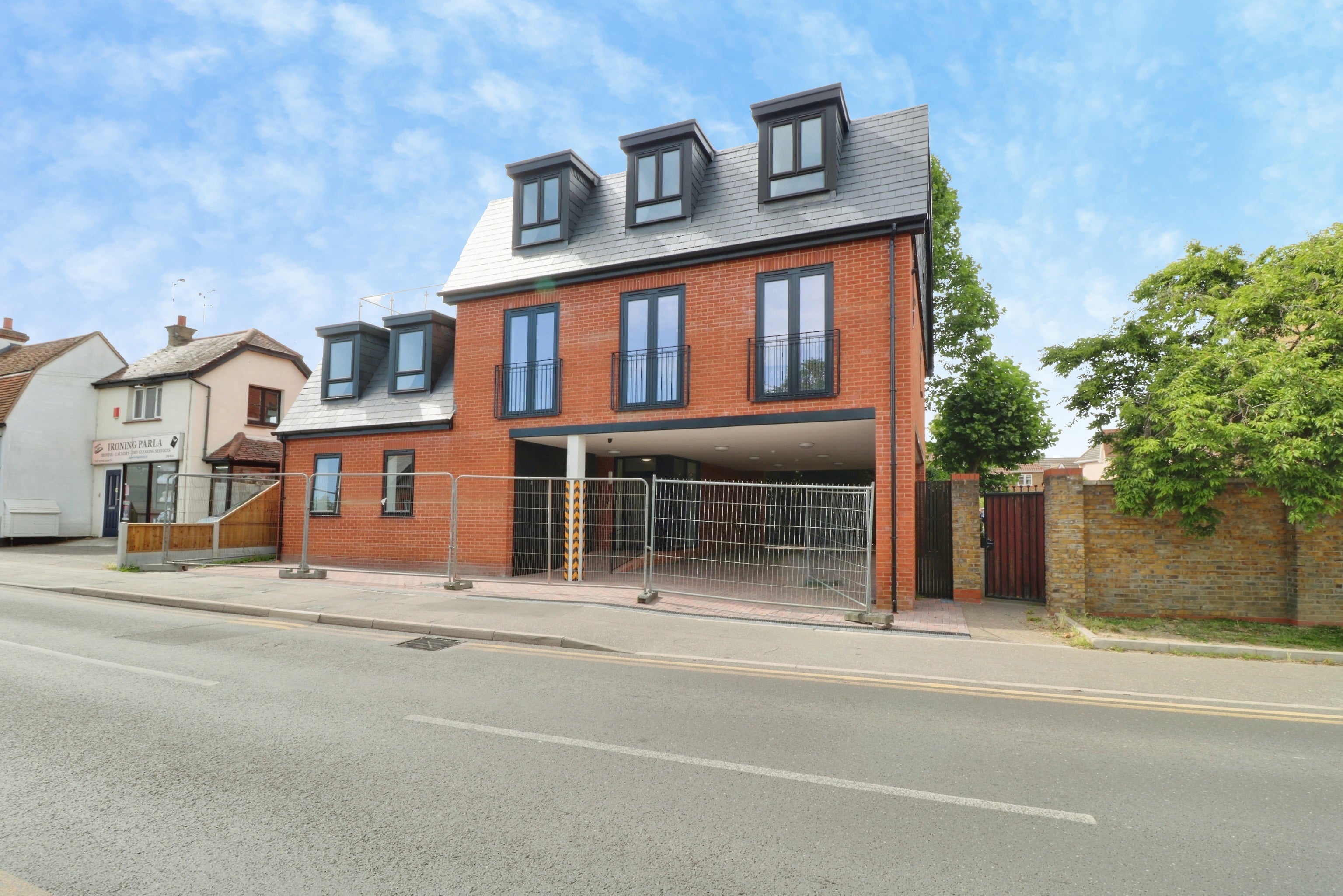 Flat Spa Road in Rochford