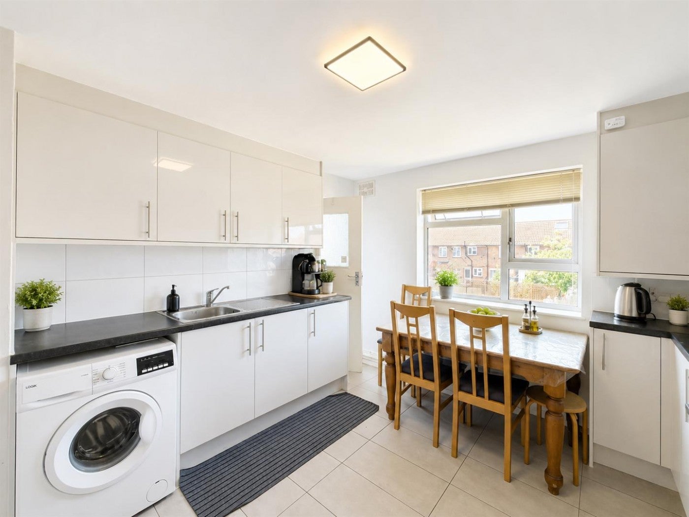 Flat Northfield Road in London
