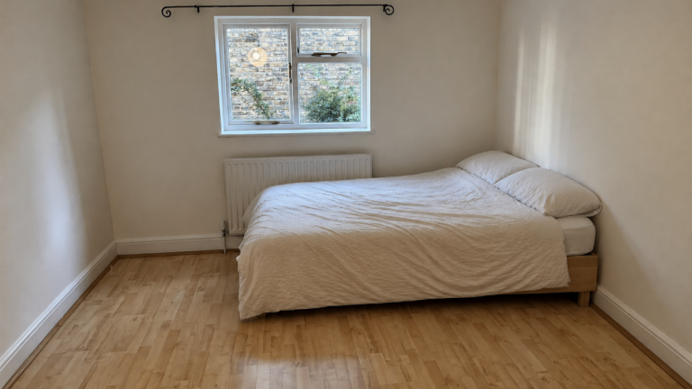Flat Ongar Road in Greater London