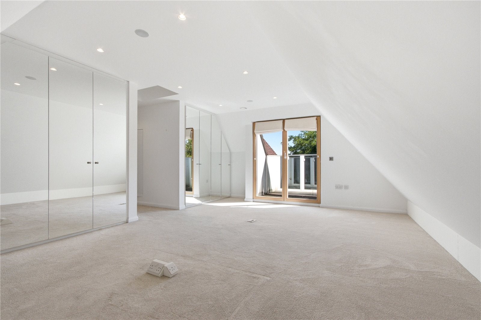 Flat Totteridge Lane in Greater London
