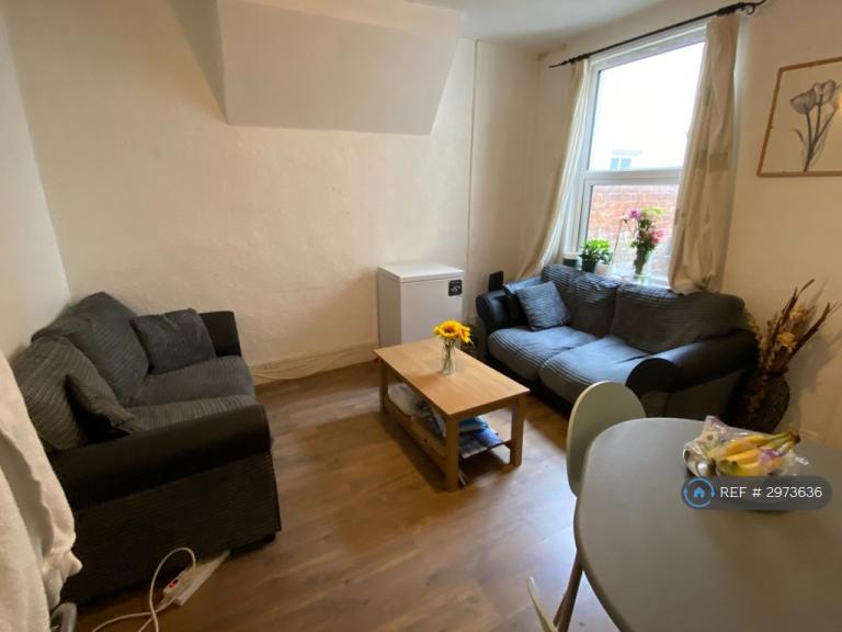 Room Hunter Street in Northampton