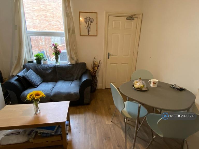 Room Hunter Street in Northampton