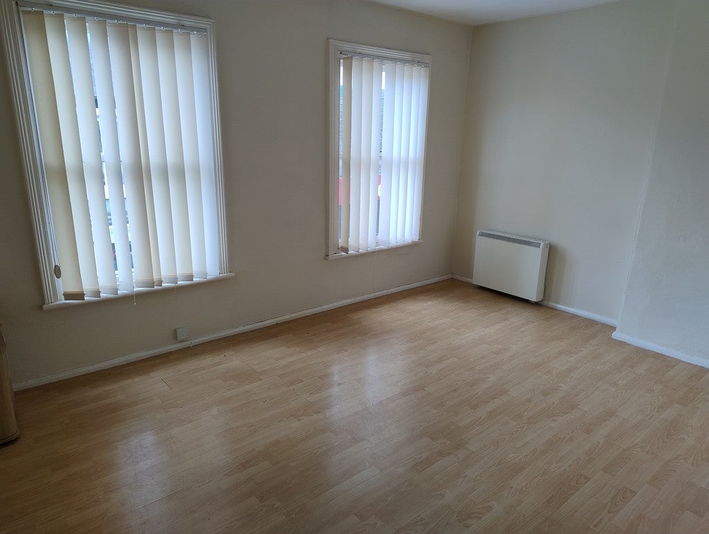 Flat Penn Road in Wolverhampton