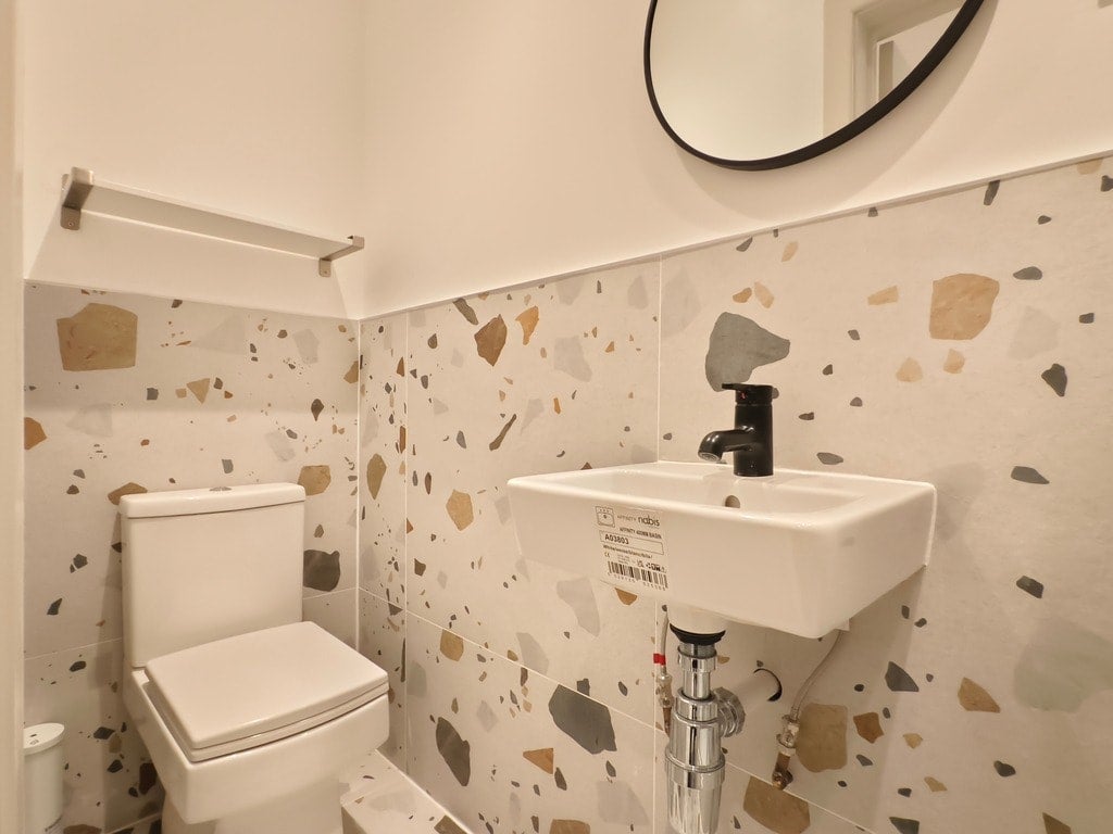 Room Bisson Road in Greater London