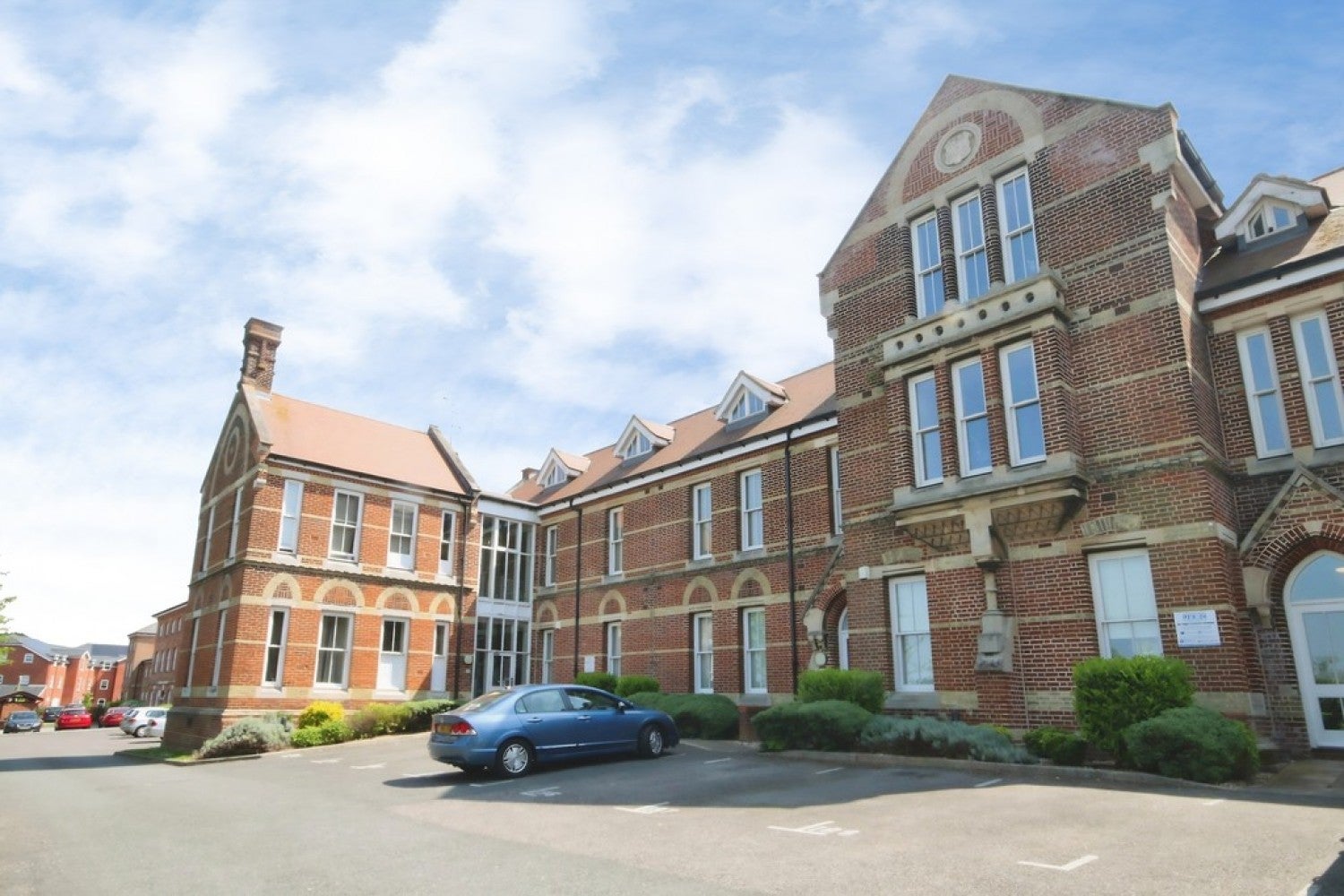 Flat Holm Oak Close in Canterbury
