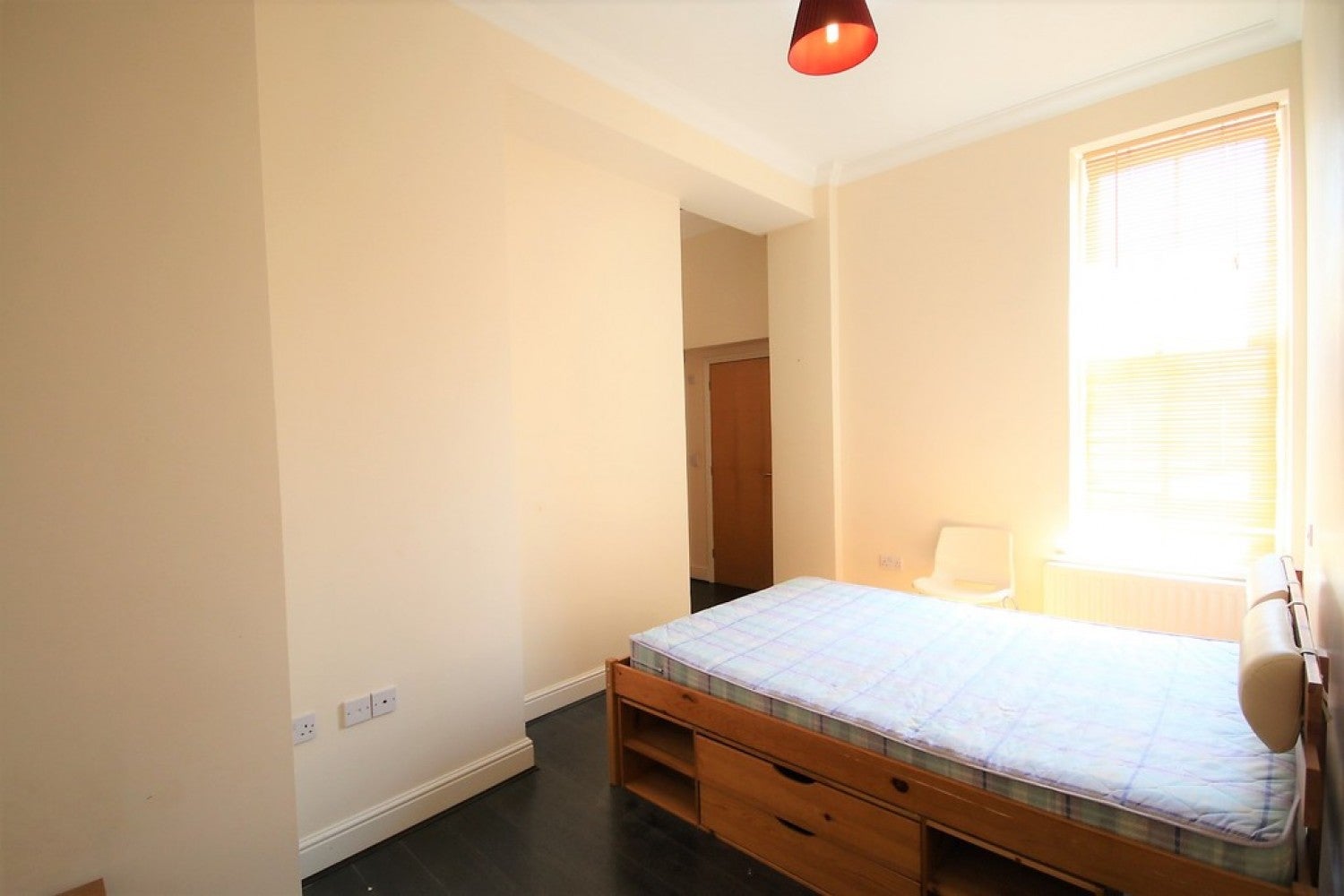 Flat Holm Oak Close in Canterbury