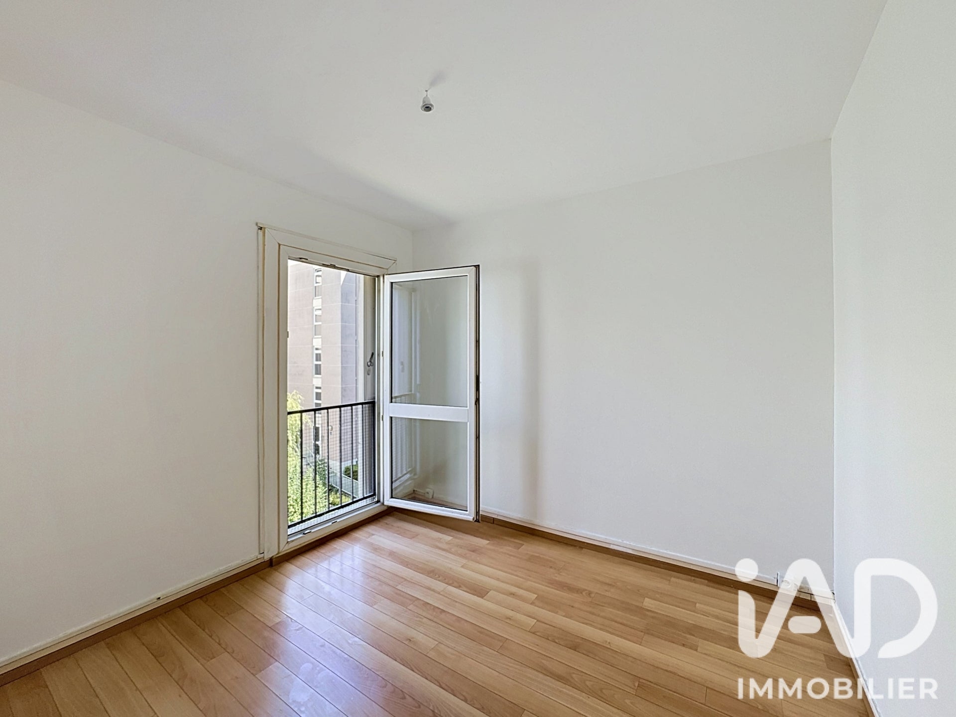 Flat Place Gambetta in Yerres