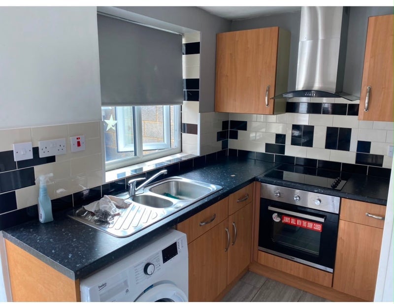 Room Howard Avenue in Slough
