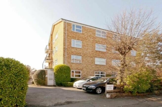 Flat Ridgway in Greater London