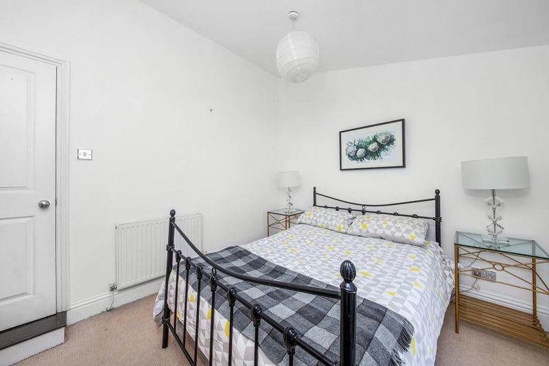 Room Knight's Hill in Greater London