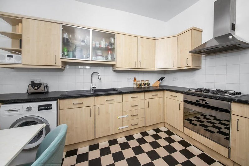 Room Knight's Hill in Greater London