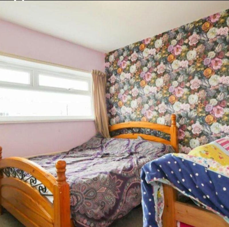 Room Moorland Road in Leeds