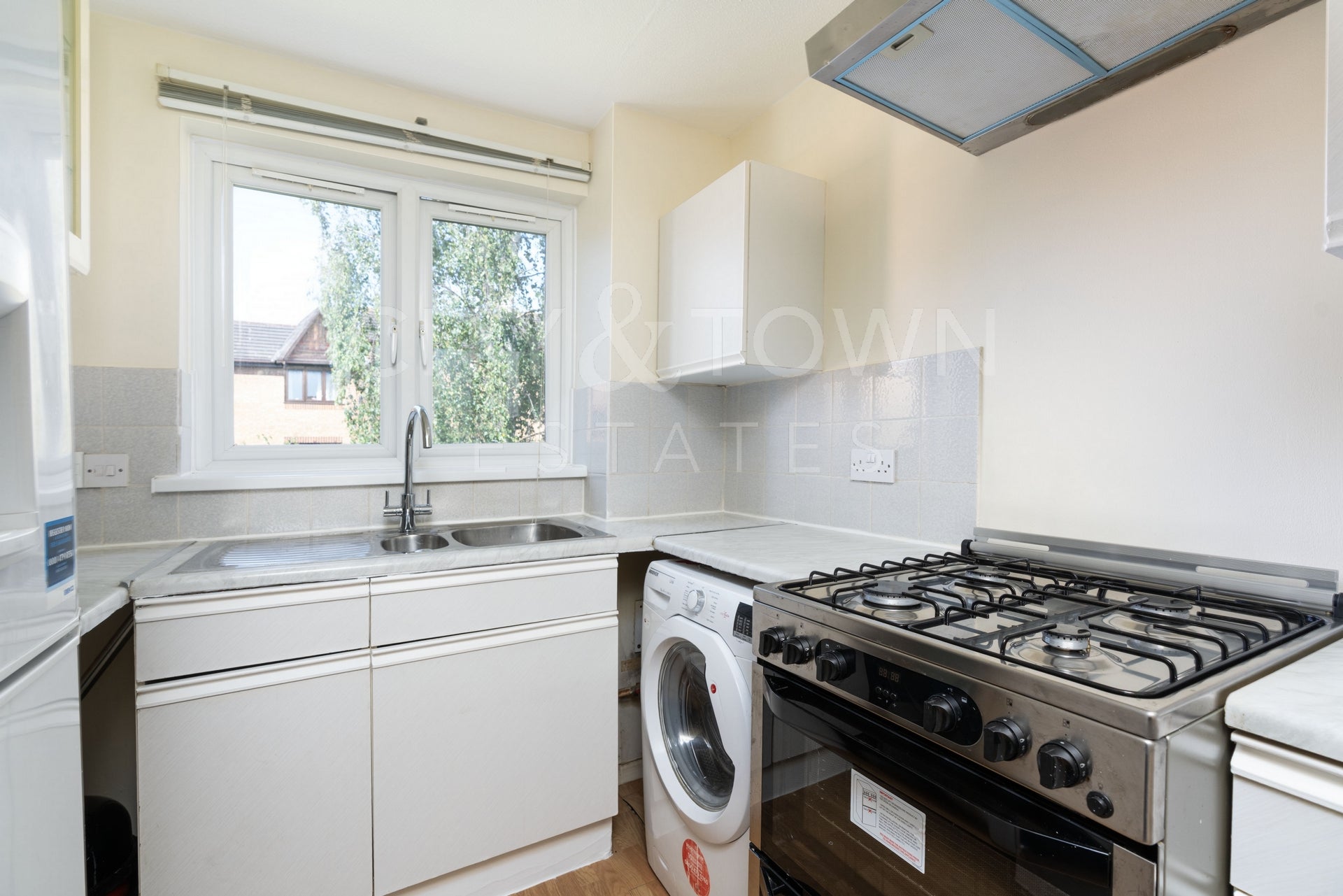 Flat Pempath Place in Greater London