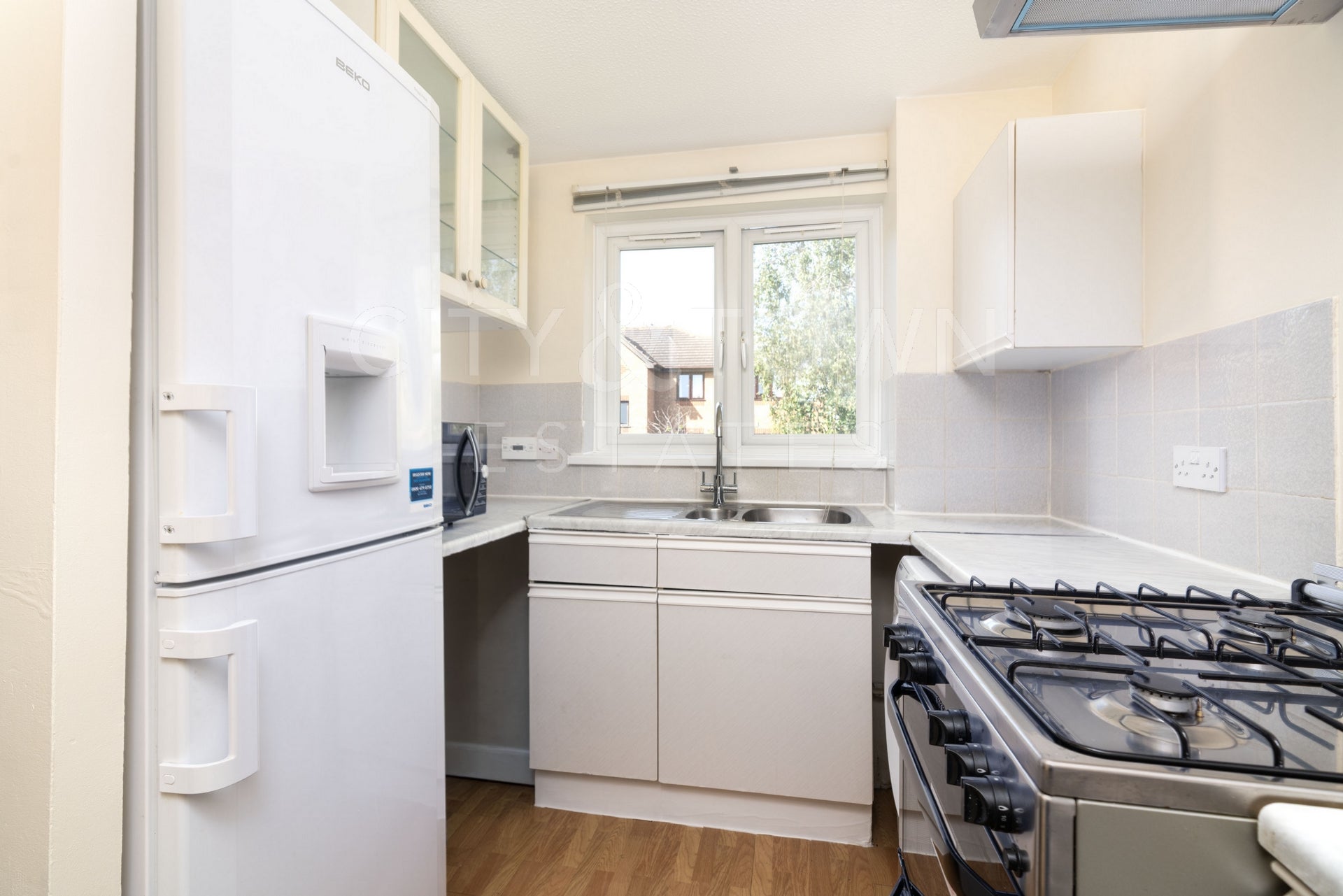 Flat Pempath Place in Greater London