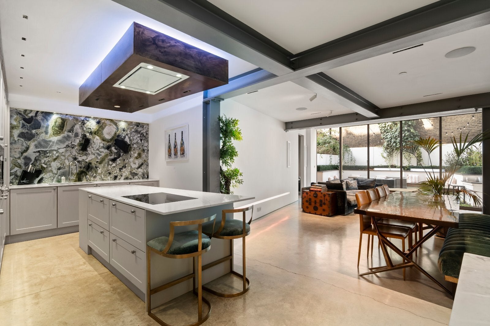 Flat Upper Addison Gardens in Greater London