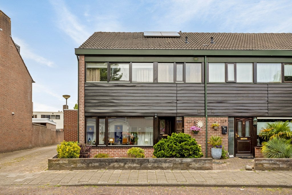 Huis Dennenweg 227 in Enschede