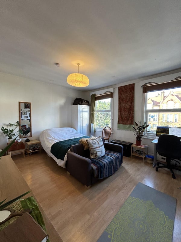 Room Stoke Newington Road in Greater London