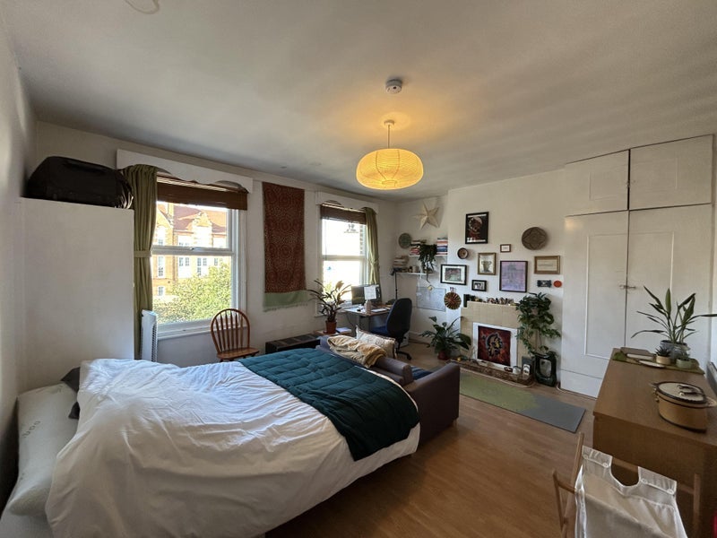 Room Stoke Newington Road in Greater London