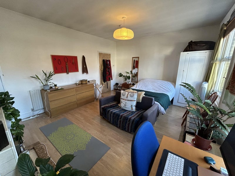 Room Stoke Newington Road in Greater London