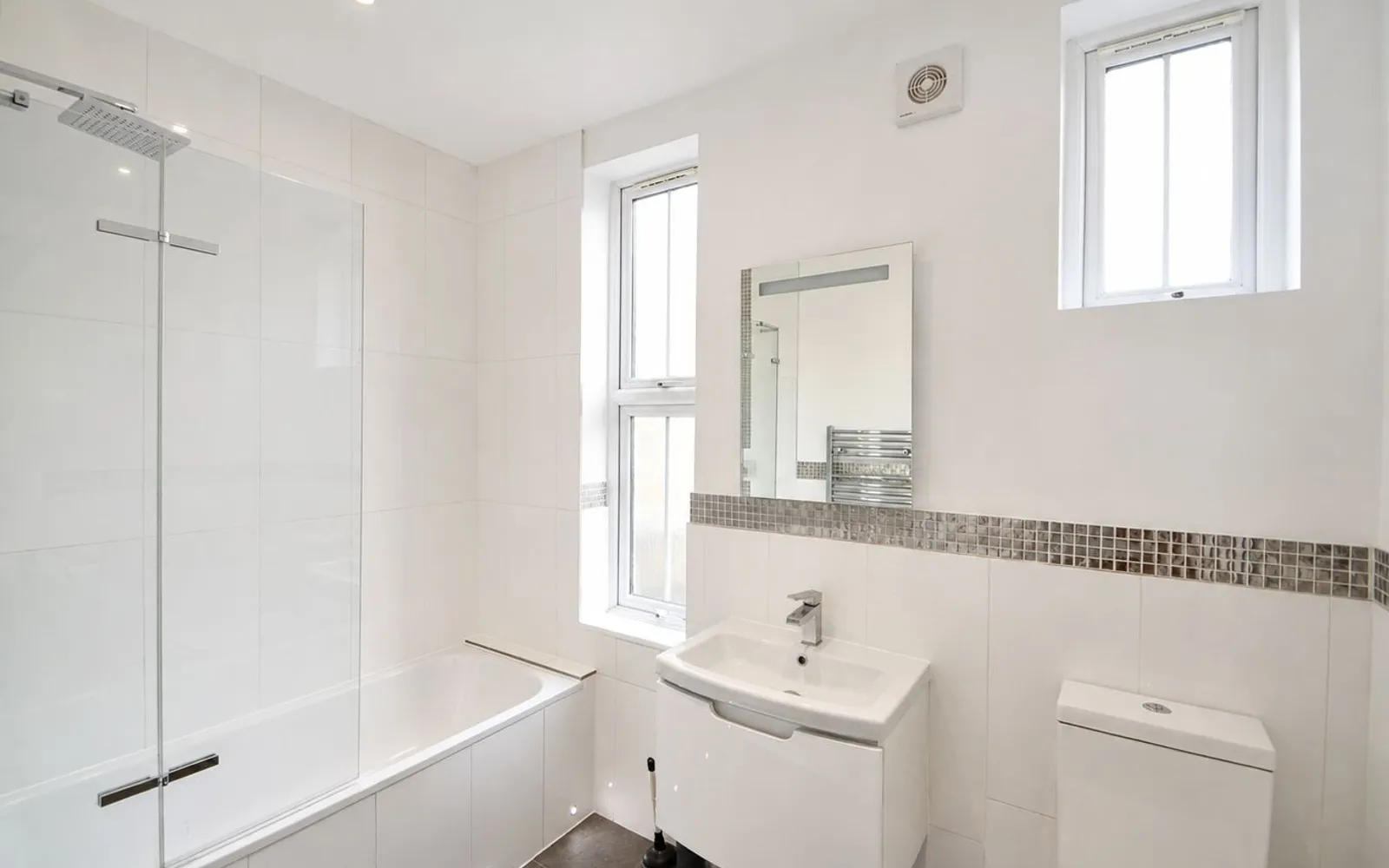 Flat Baker Street in Elmbridge