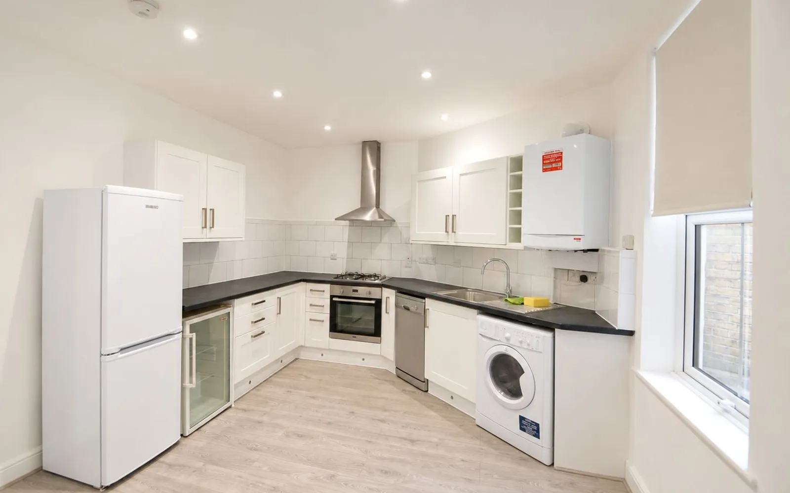 Flat Baker Street in Elmbridge