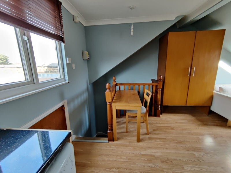 Flat Waldeck Road in Greater London