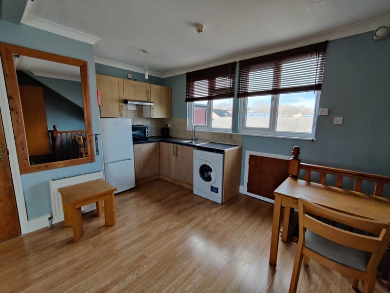 Flat Waldeck Road in Greater London