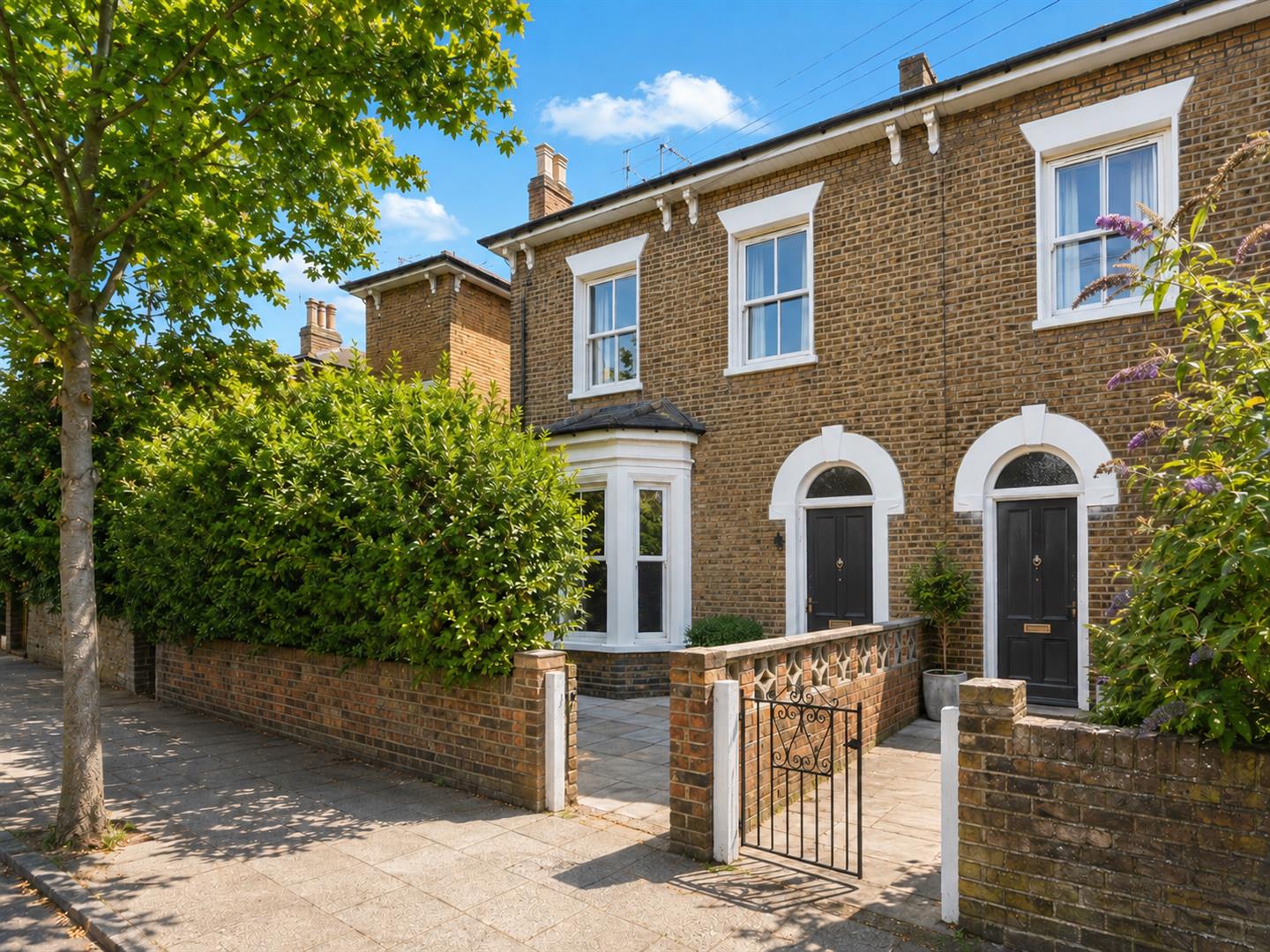 House Middleton Road in Greater London