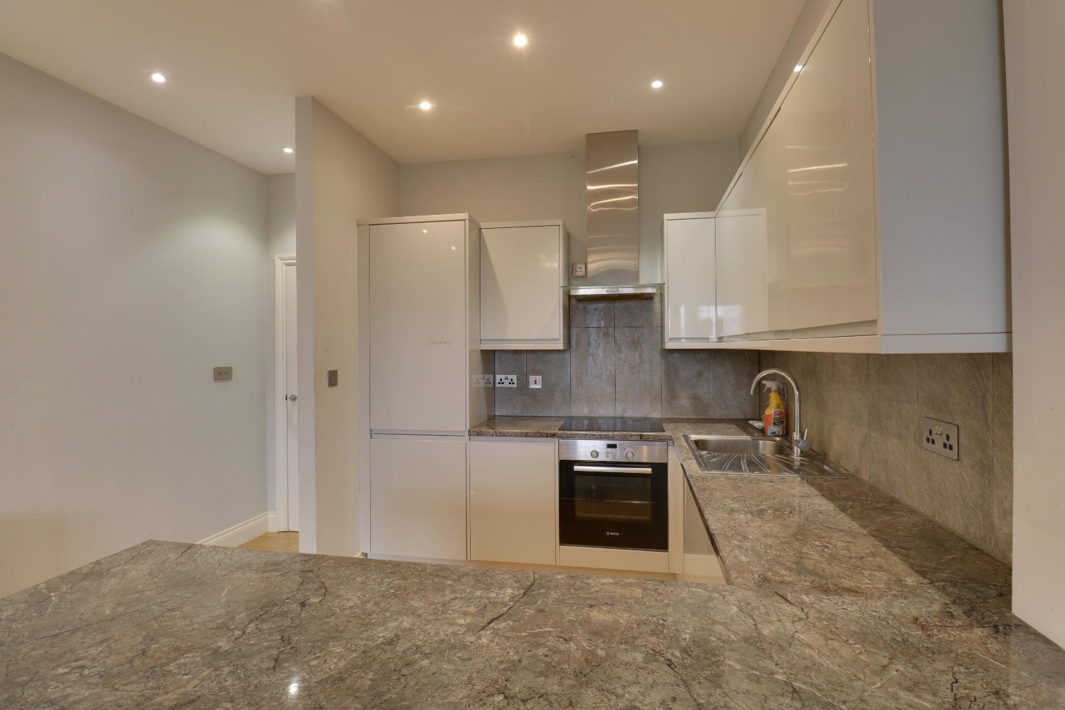 Flat Market Place in Greater London
