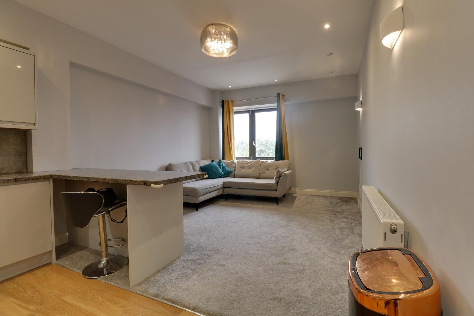 Flat Market Place in Greater London