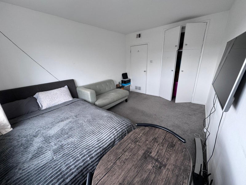 Room Bromley Road in Greater London