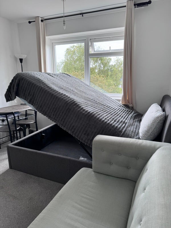 Room Bromley Road in Greater London
