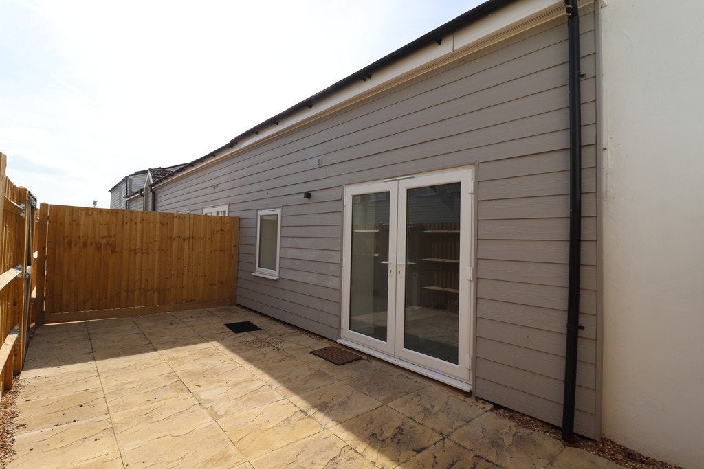 Flat Whitworth Close in Gosport