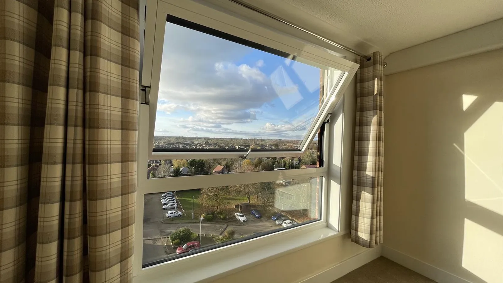 Flat Caxton Drive in Greater London