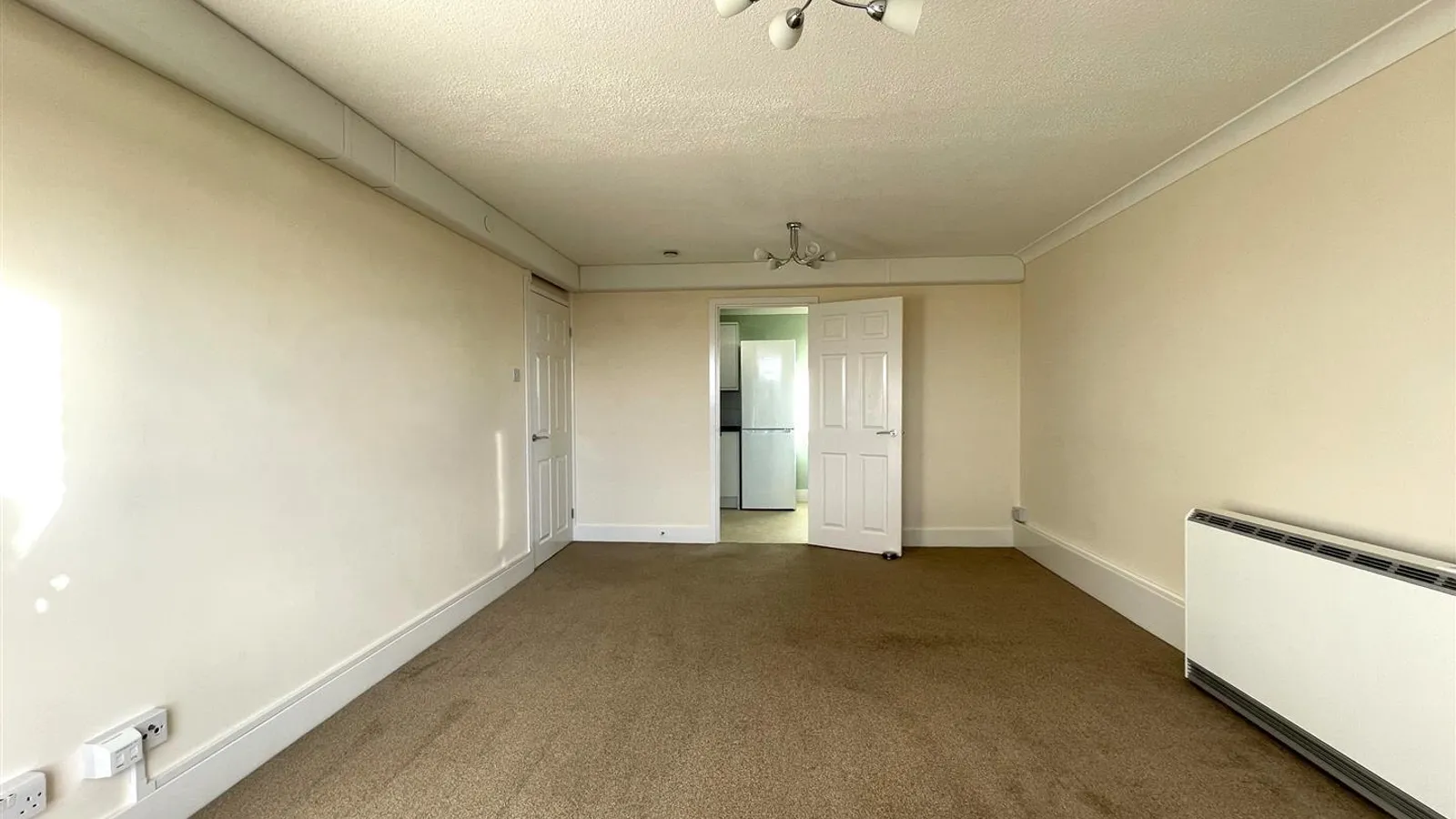 Flat Caxton Drive in Greater London